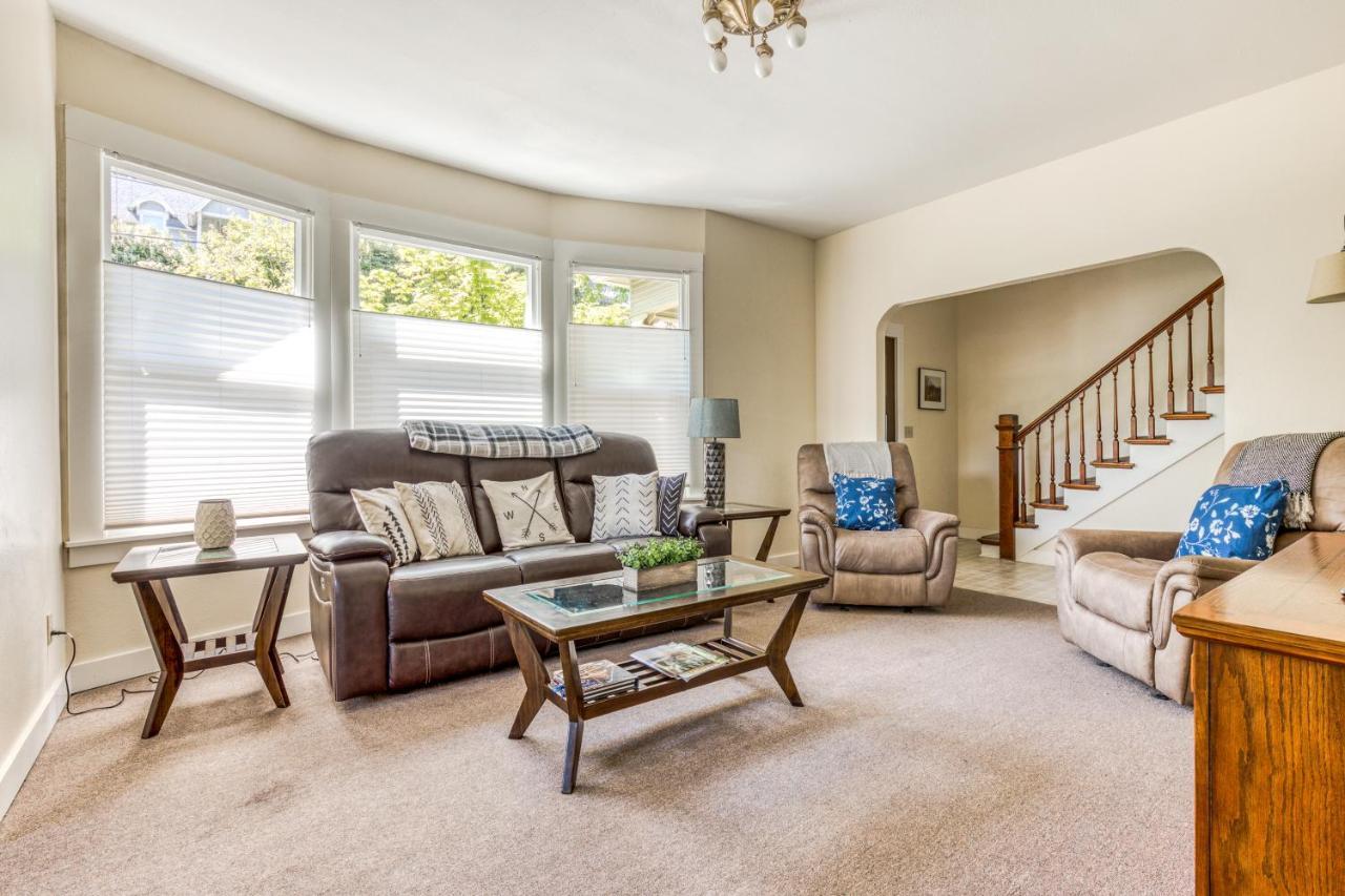 Azusa House Hood River Bagian luar foto