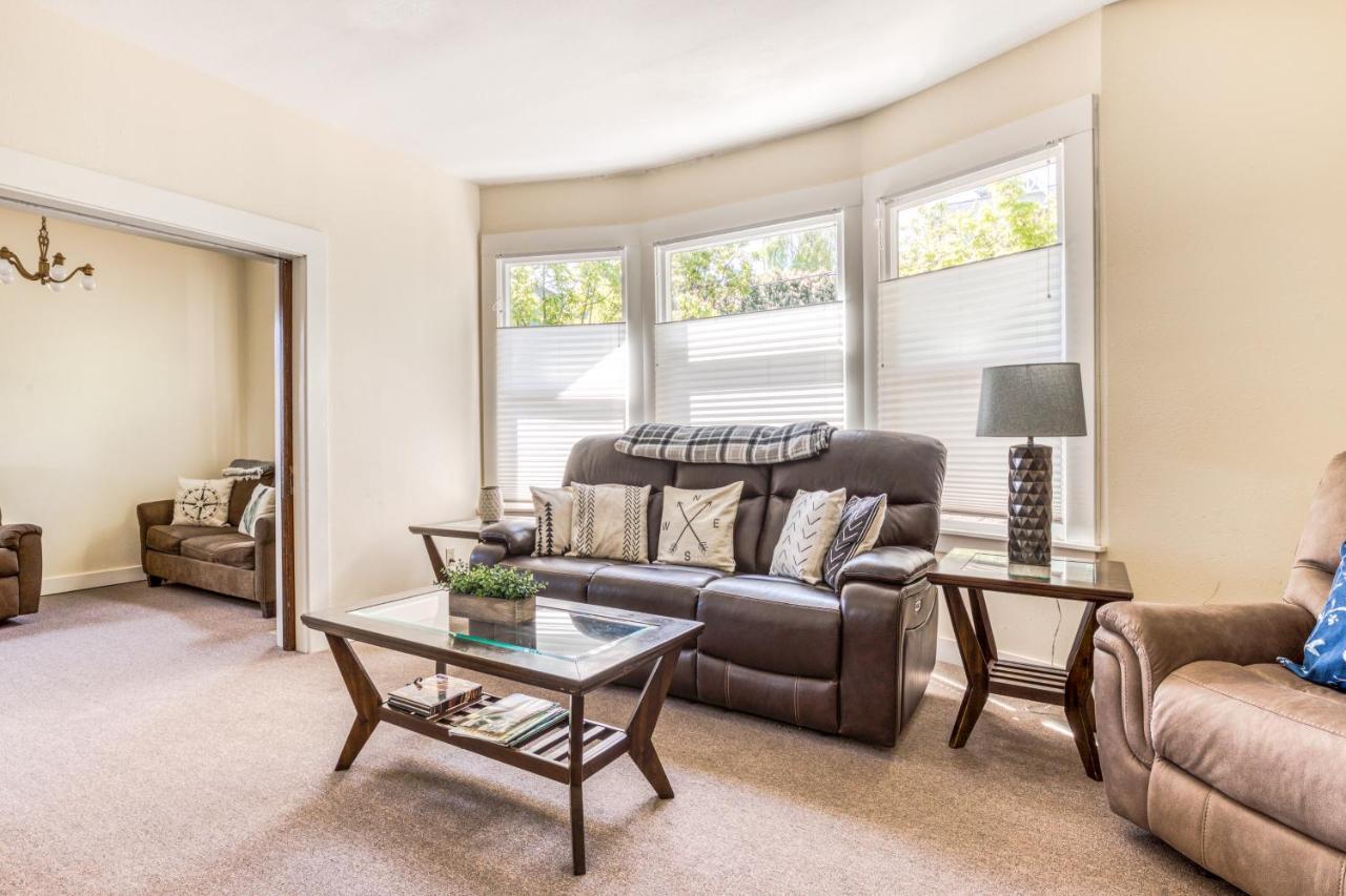 Azusa House Hood River Bagian luar foto