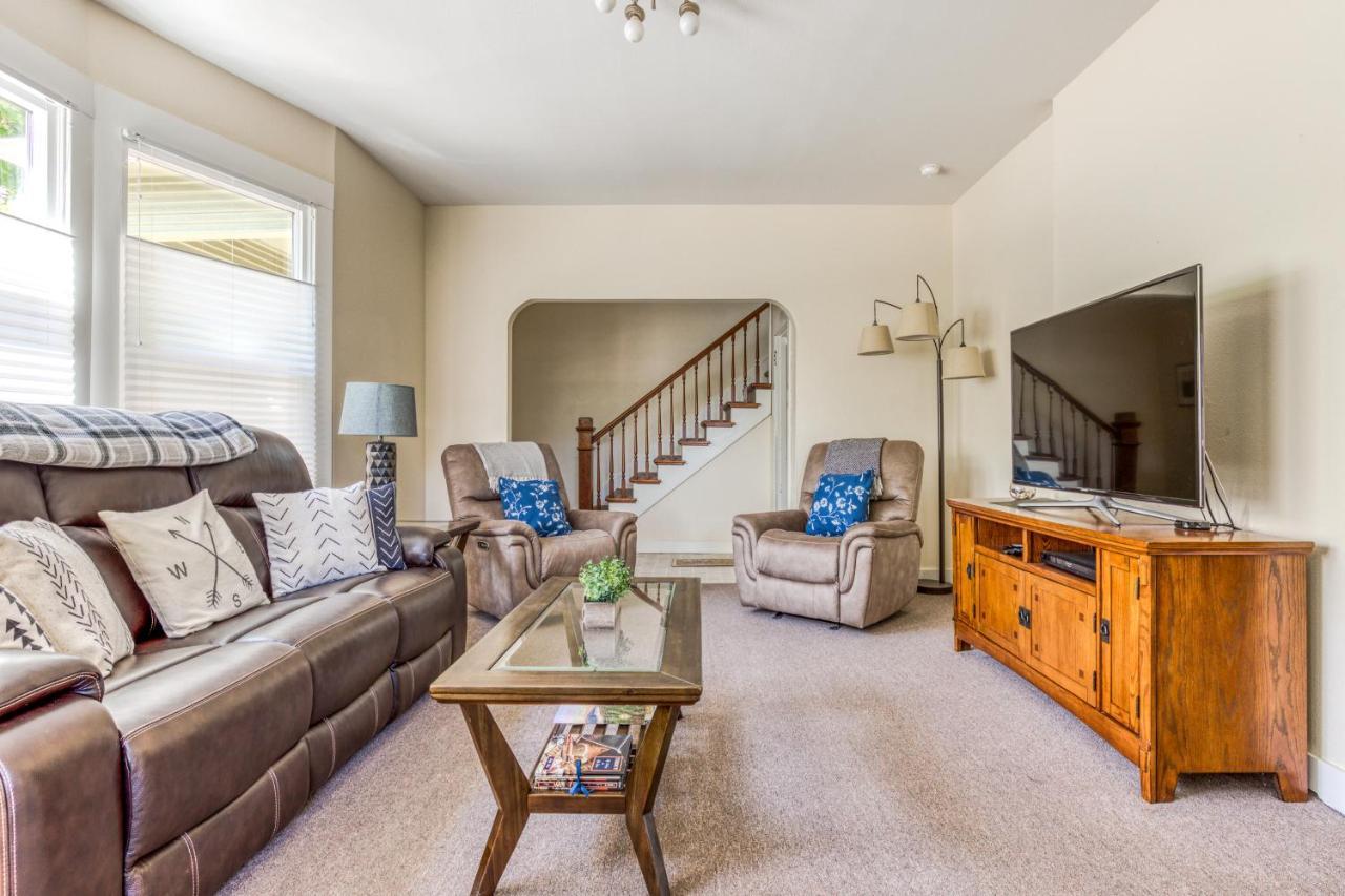Azusa House Hood River Bagian luar foto