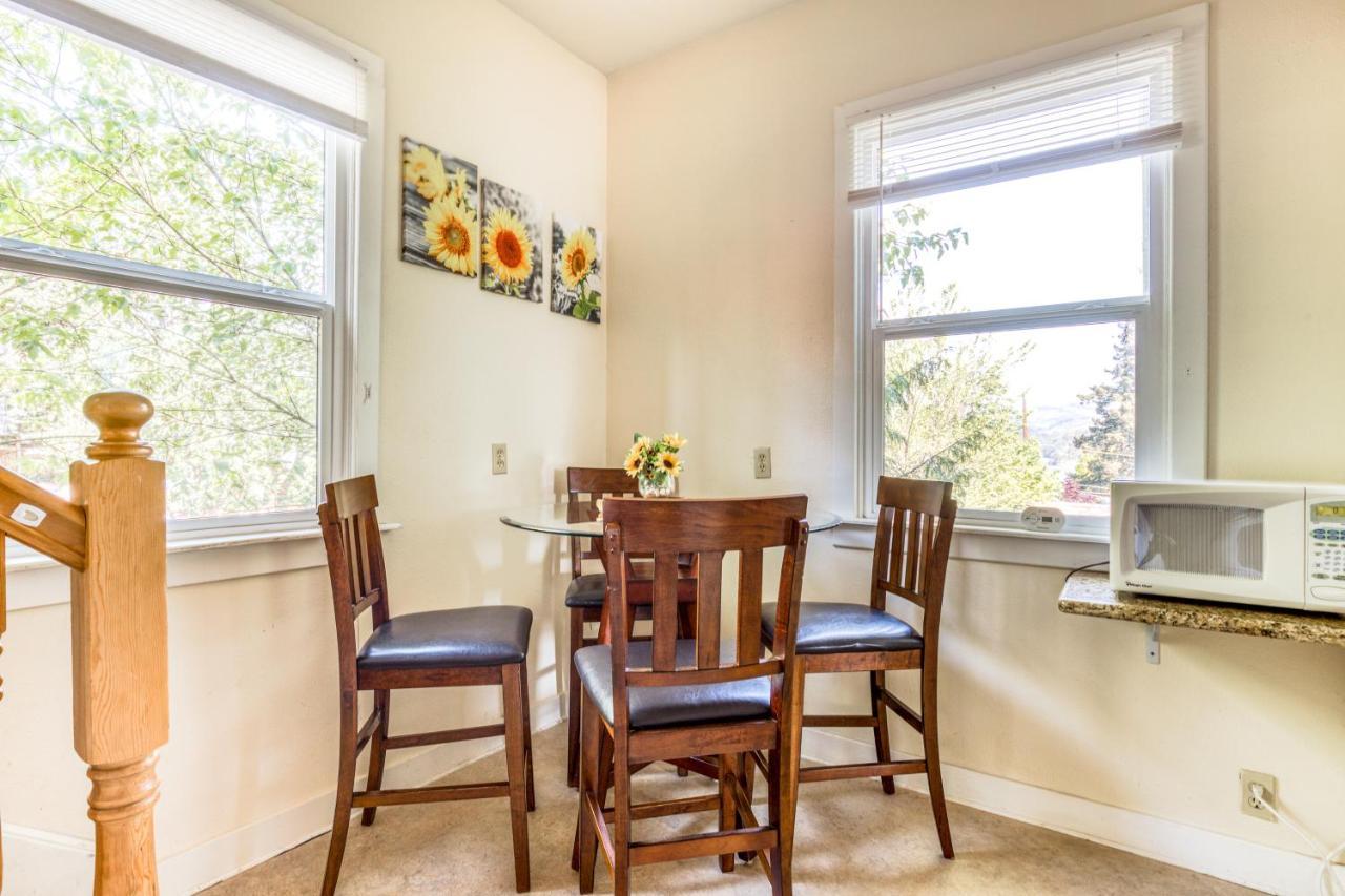 Azusa House Hood River Bagian luar foto