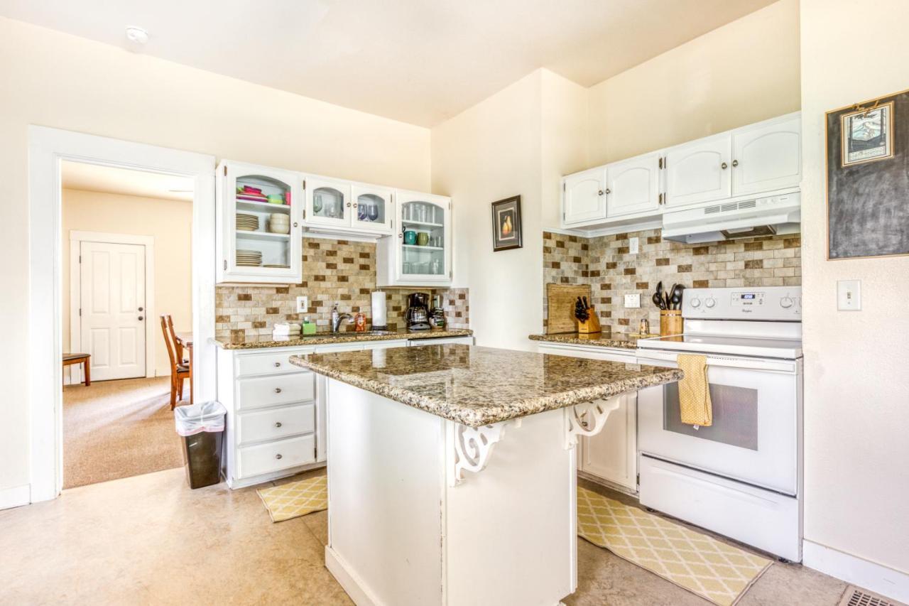 Azusa House Hood River Bagian luar foto