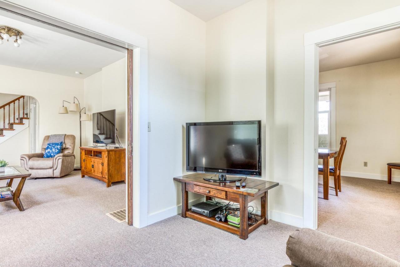 Azusa House Hood River Bagian luar foto