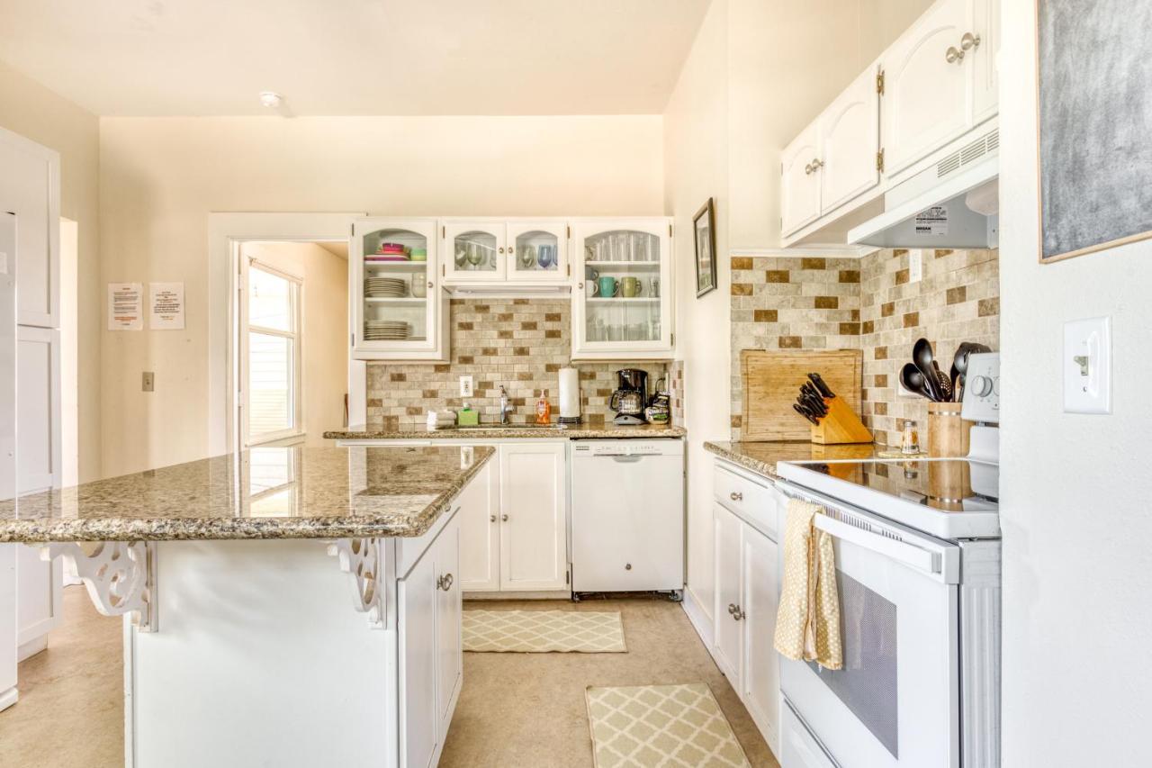 Azusa House Hood River Bagian luar foto