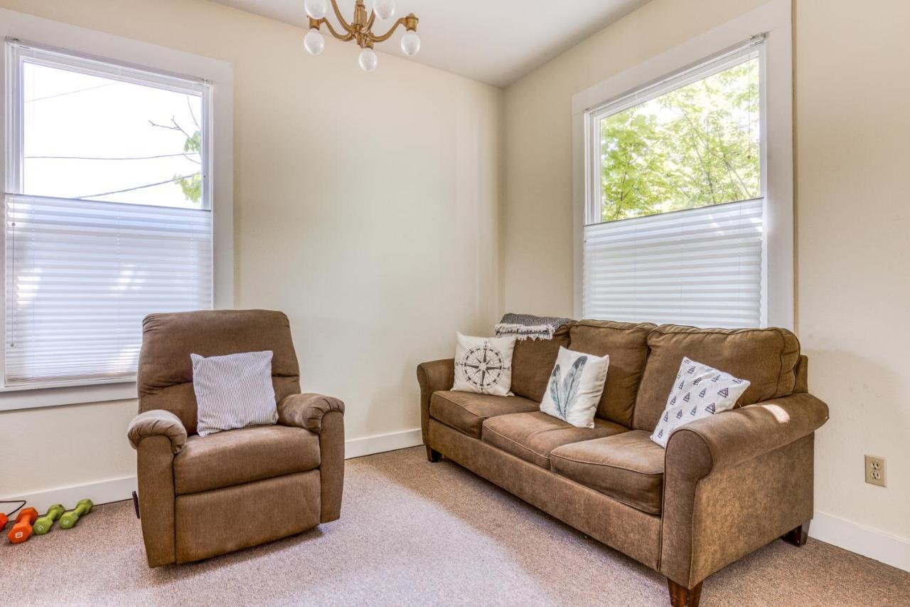 Azusa House Hood River Bagian luar foto