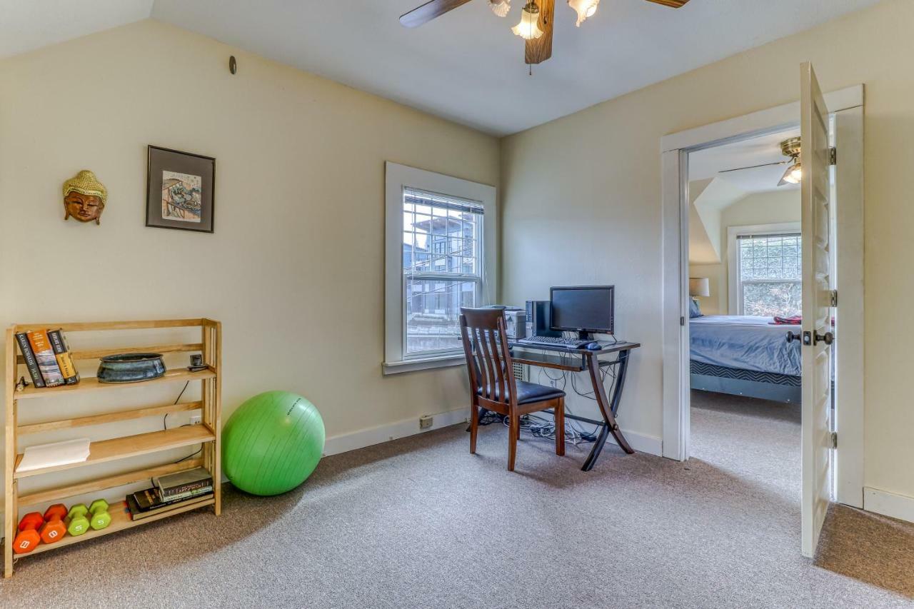 Azusa House Hood River Bagian luar foto