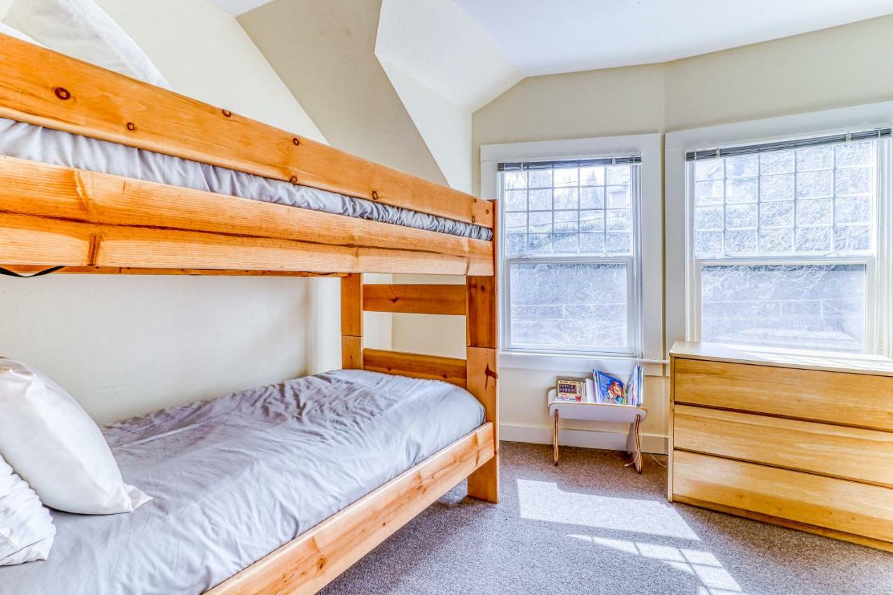 Azusa House Hood River Bagian luar foto