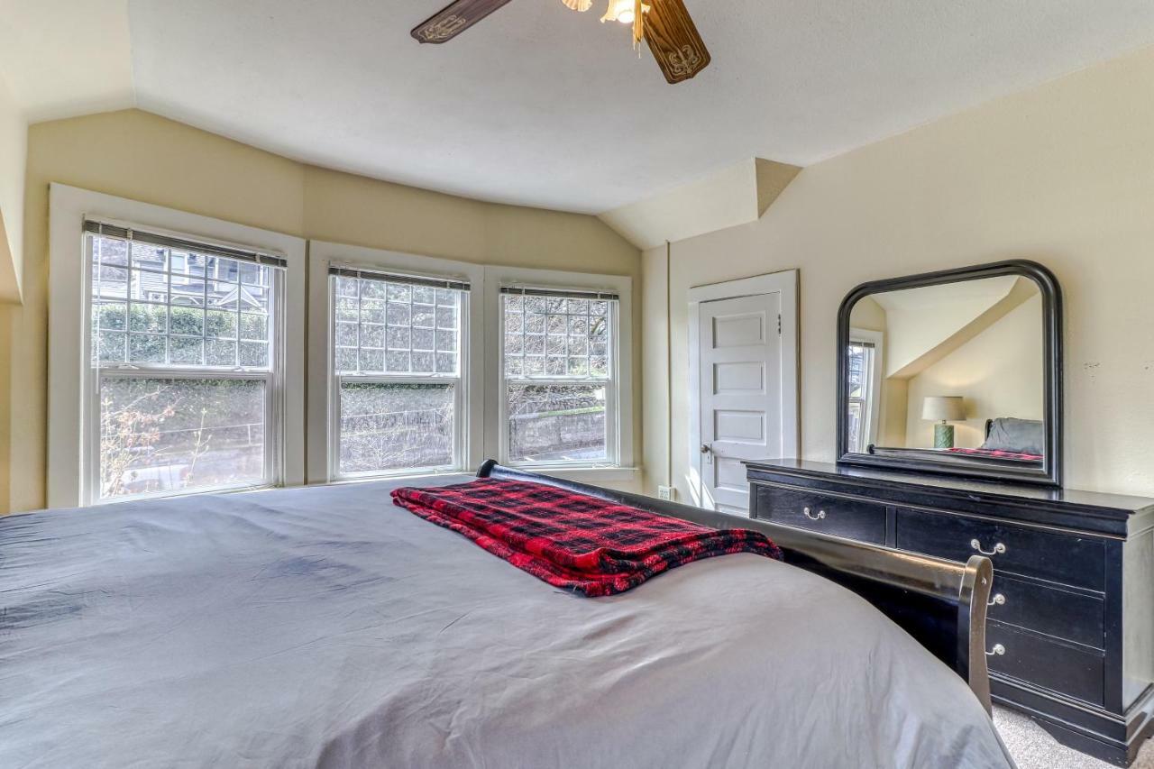 Azusa House Hood River Bagian luar foto
