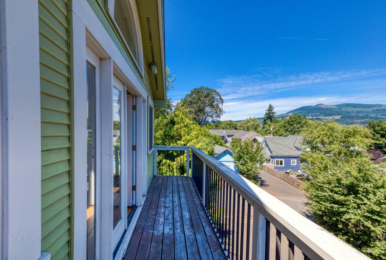 Azusa House Hood River Bagian luar foto