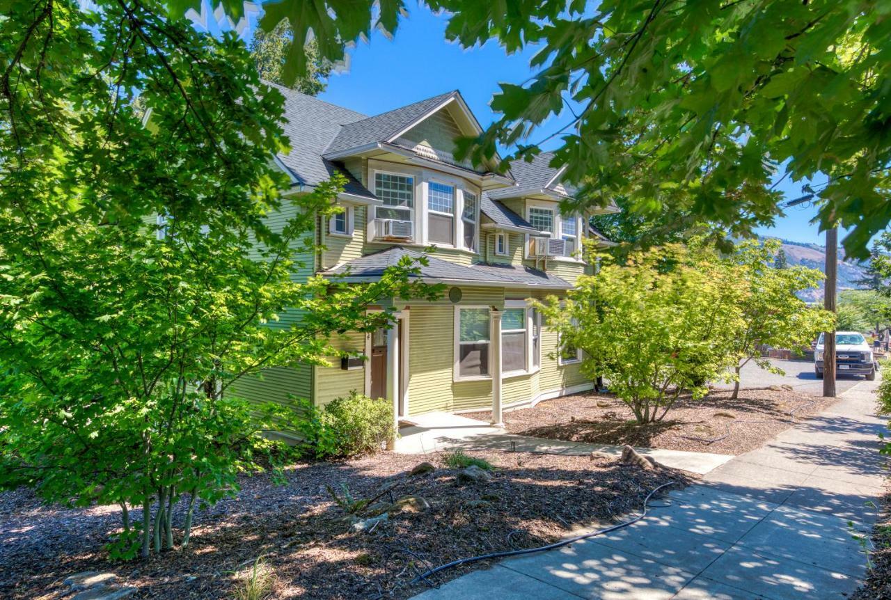 Azusa House Hood River Bagian luar foto
